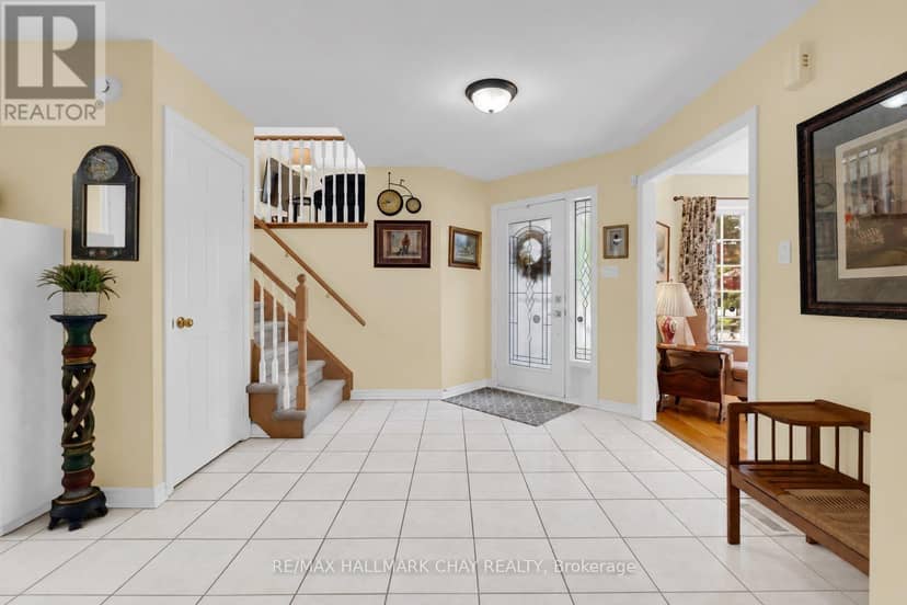 6 Whispering Pine Place, Barrie, photo 4