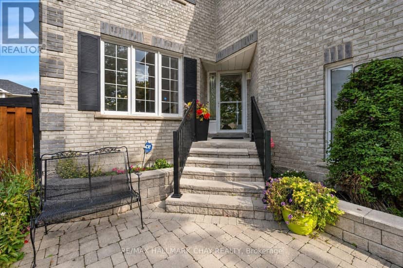 6 Whispering Pine Place, Barrie, photo 2
