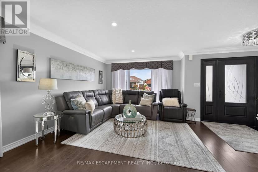 18 Linda Crescent — photo 11 of 40