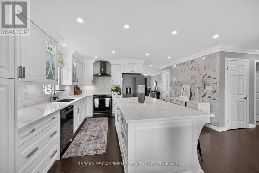 18 Linda Crescent — photo 19 of 40