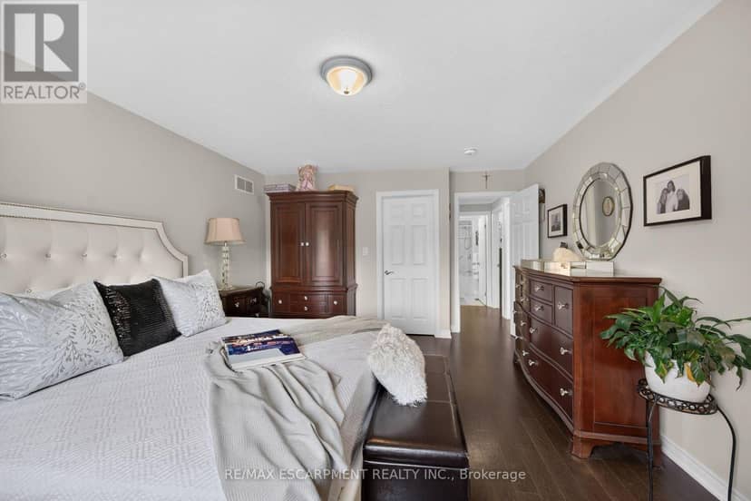 18 Linda Crescent — photo 27 of 40