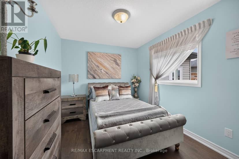 18 Linda Crescent — photo 34 of 40