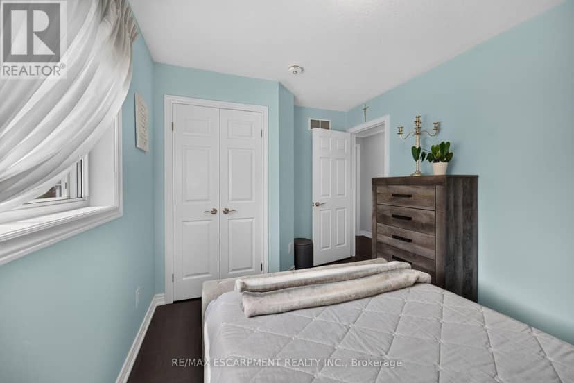 18 Linda Crescent — photo 35 of 40