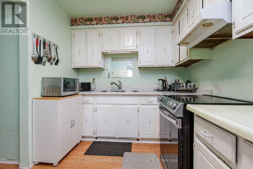 C - 304 Bluevale Street N, Waterloo, photo 3