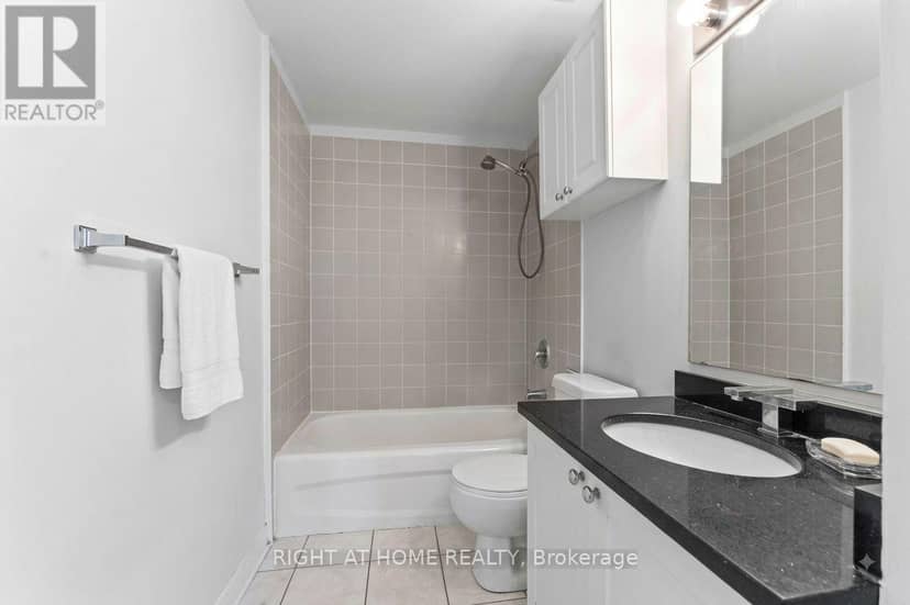 1009 - 134 York Street — photo 15 of 21
