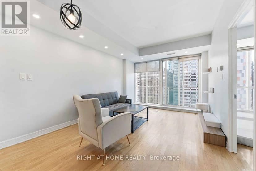 1009 - 134 York Street — photo 4 of 21
