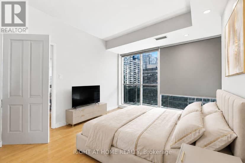 1009 - 134 York Street — photo 14 of 21