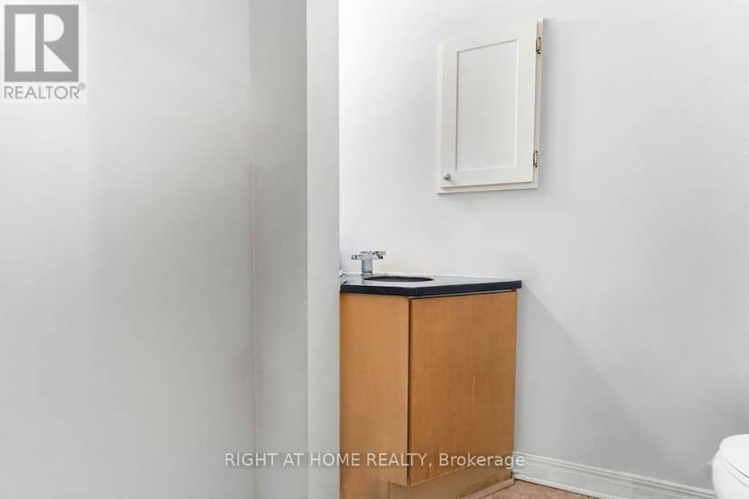 1009 - 134 York Street — photo 11 of 21