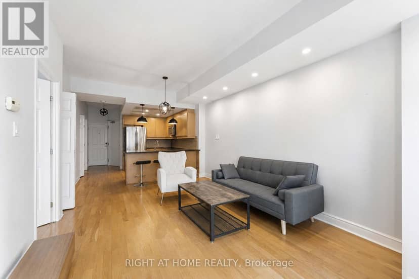 1009 - 134 York Street — photo 8 of 21
