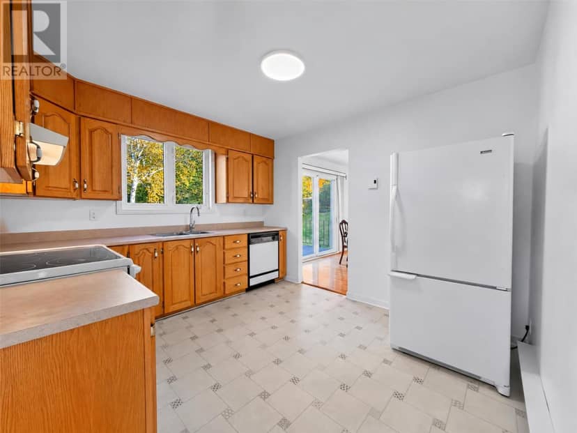 22 Emerald Avenue — photo 18 of 40