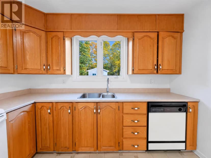 22 Emerald Avenue — photo 19 of 40