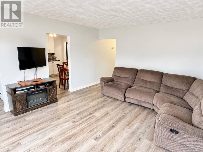 31 Hirshhorn AVE, Elliot Lake, photo 6