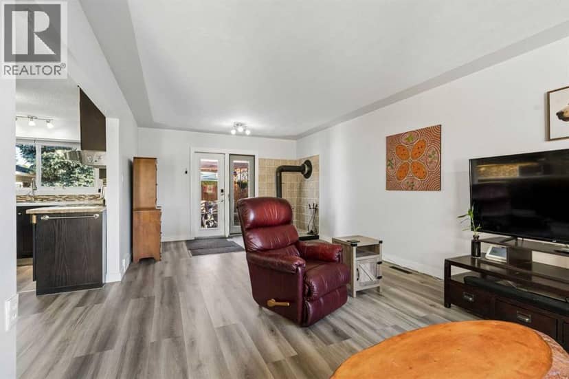 5635 Travis Crescent NE — photo 10 of 40