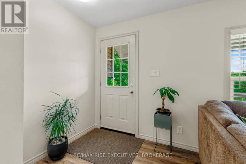 208 Back Street — photo 20 of 40