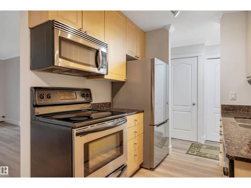 #006 10520 80 AV NW — photo 10 of 40