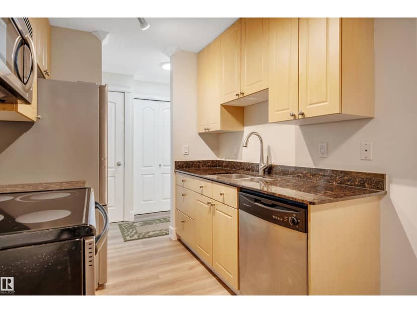 #006 10520 80 AV NW — photo 12 of 40