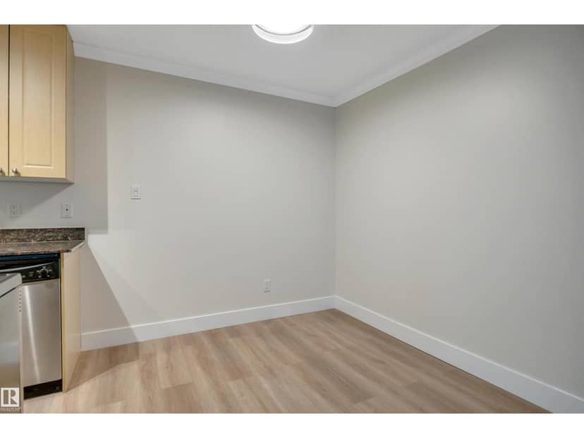 #006 10520 80 AV NW — photo 14 of 40