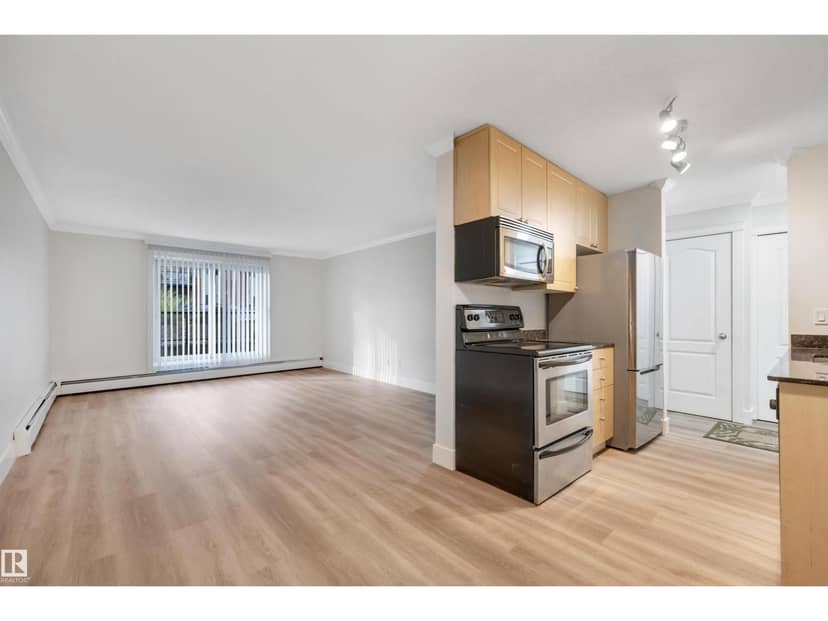 #006 10520 80 AV NW — photo 15 of 40