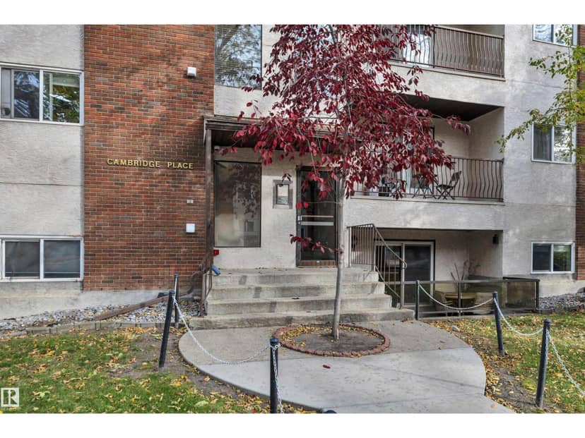 #006 10520 80 AV NW, Edmonton, photo 3