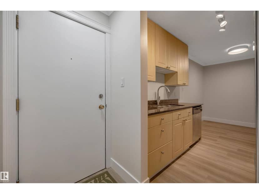 #006 10520 80 AV NW — photo 9 of 40