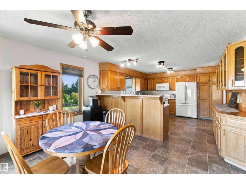 16, 56019 Rge Rd 230 — photo 15 of 40
