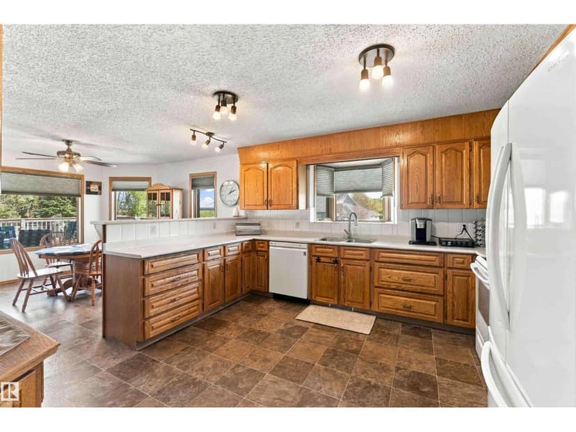16, 56019 Rge Rd 230 — photo 10 of 40