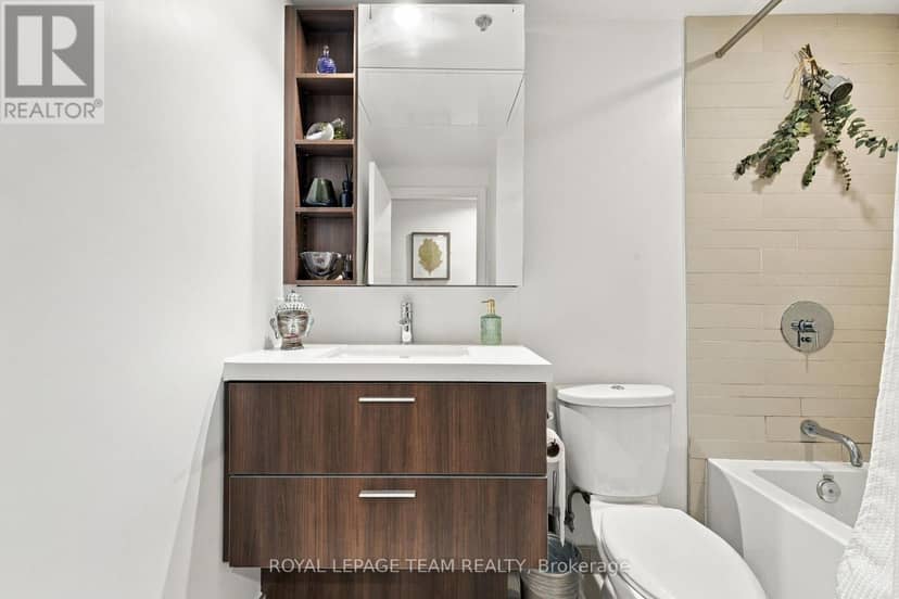 340 - 340 McLeod Street — photo 13 of 23