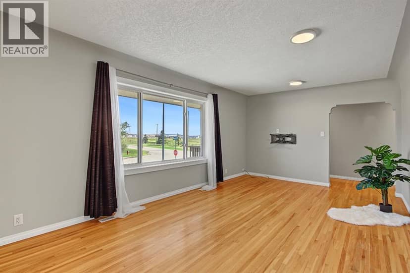 301 3 Street W, Standard, photo 7