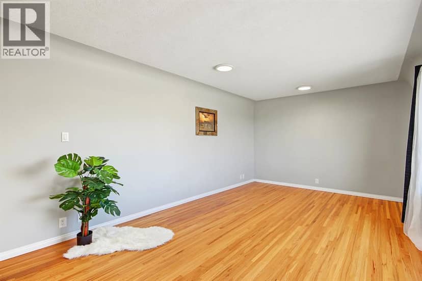 301 3 Street W, Standard, photo 8