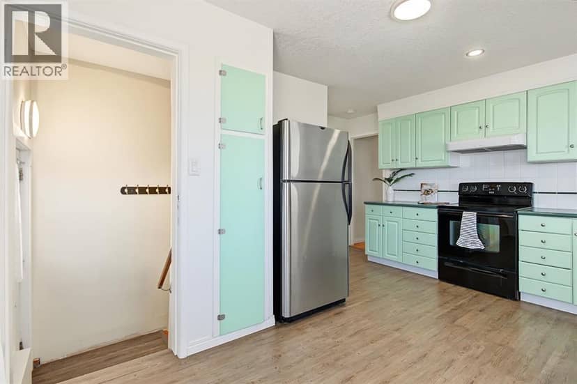 301 3 Street W — photo 13 of 40