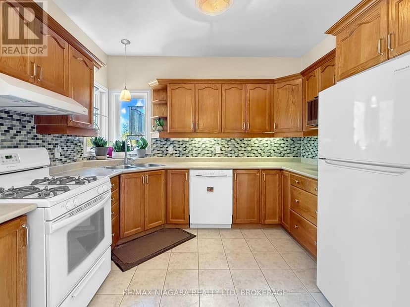 3561 Carver Street — photo 10 of 39