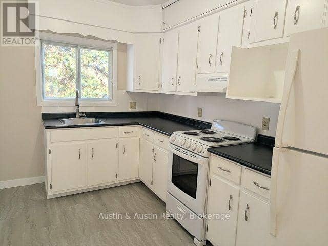 169 Wilde Street, Dryden, photo 2