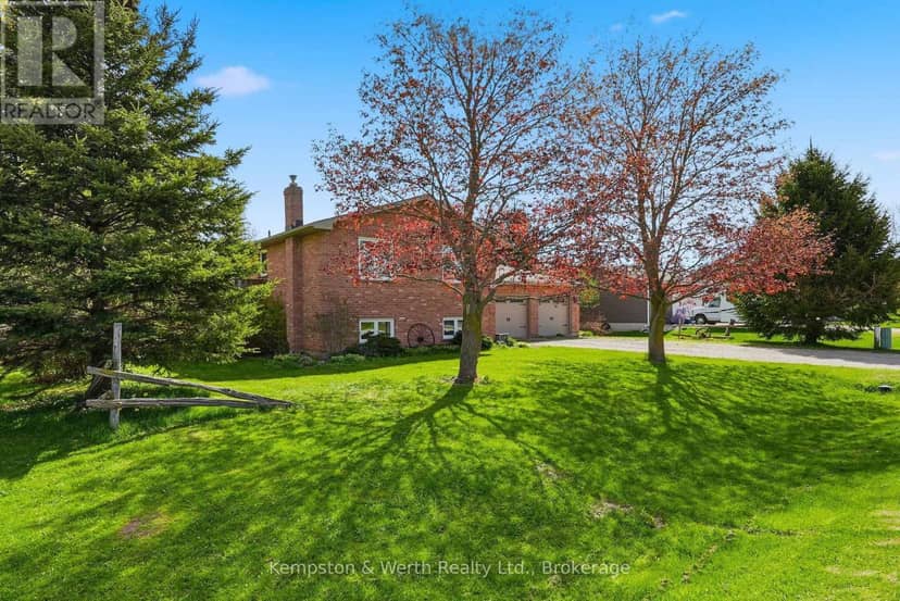 24 Jordan Drive, North Huron, photo 2