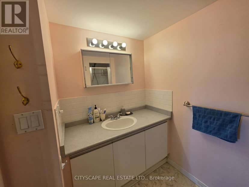 502 - 90 Dale Avenue — photo 12 of 17