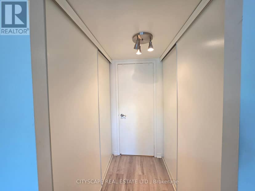 502 - 90 Dale Avenue — photo 13 of 17