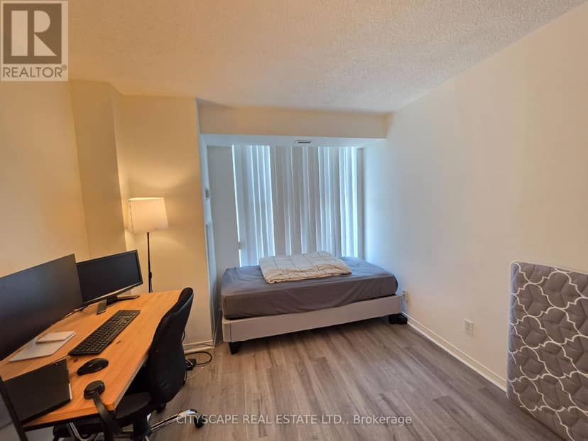 502 - 90 Dale Avenue — photo 16 of 17