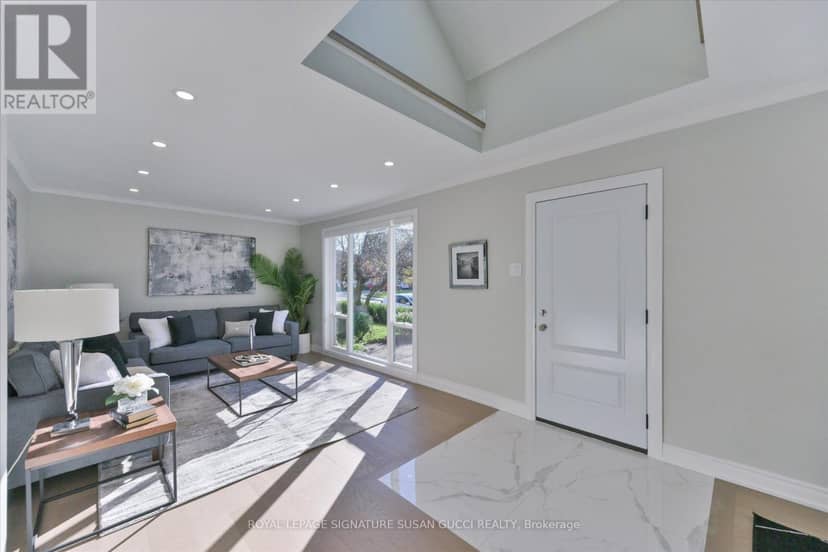 22 Holland Avenue, Toronto, photo 4