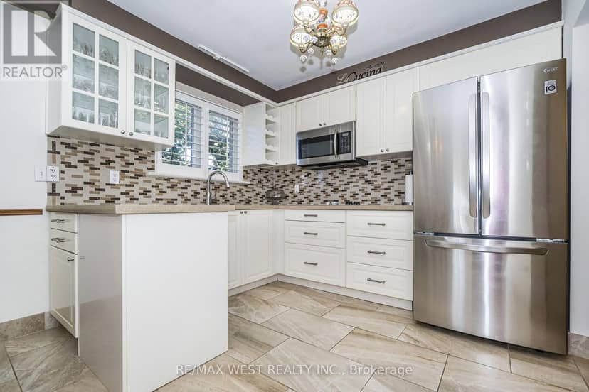 112 Harris Crescent — photo 10 of 32