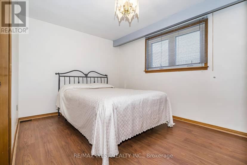 112 Harris Crescent — photo 14 of 32
