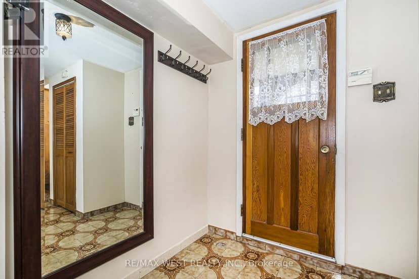 112 Harris Crescent — photo 19 of 32