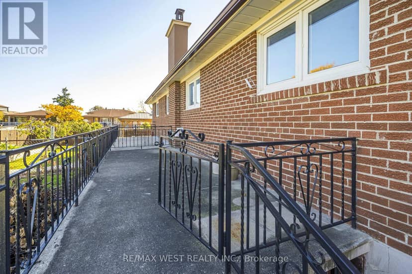 112 Harris Crescent — photo 31 of 32