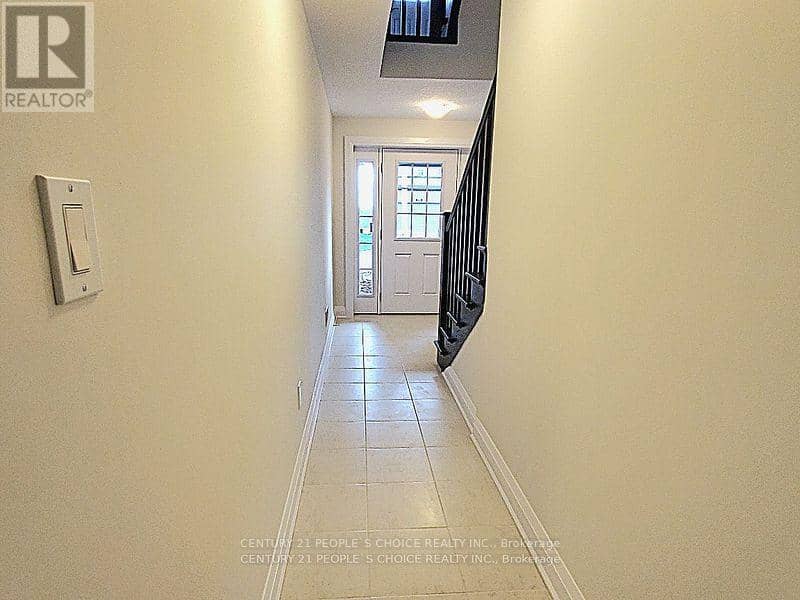 255 Raspberry Place, Waterloo, photo 3