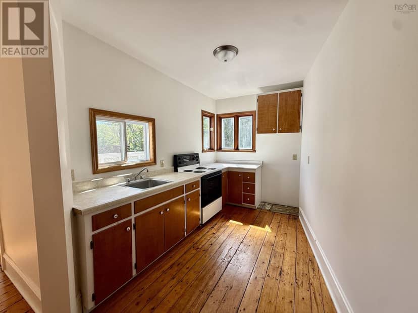 6312 Chebucto Road — photo 8 of 36