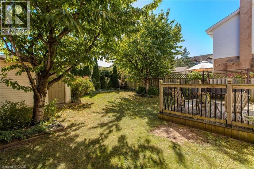 14 ELLINGTON Avenue, Stoney Creek, photo 2