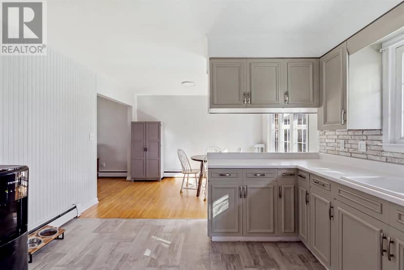 13 Irwin AVE — photo 10 of 37