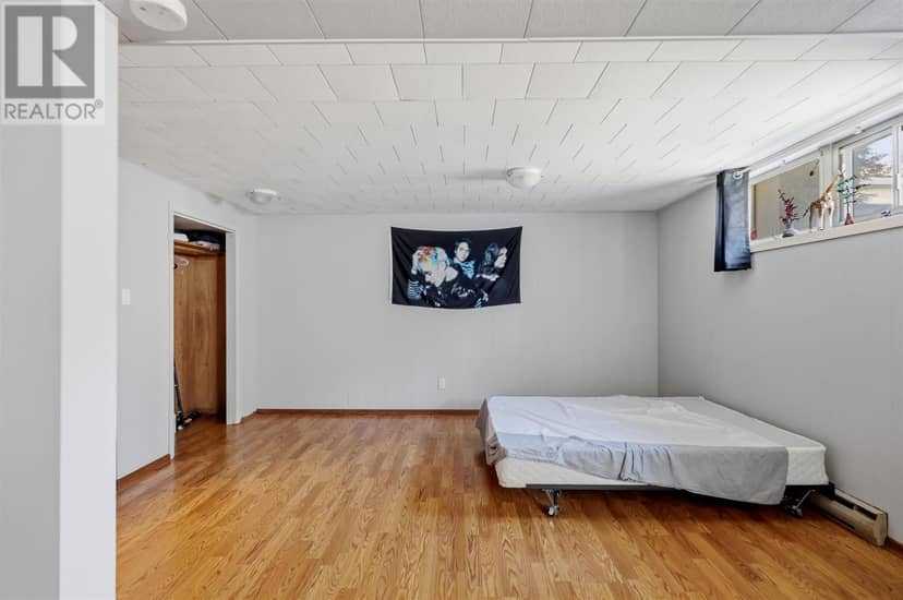 13 Irwin AVE — photo 15 of 37