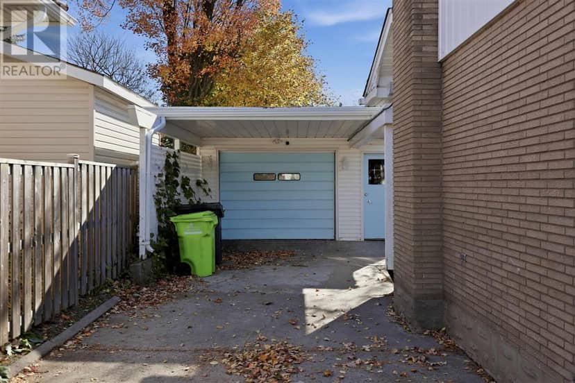 13 Irwin AVE — photo 34 of 37