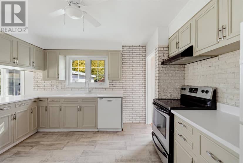 13 Irwin AVE — photo 9 of 37