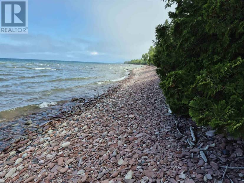 1422 Four Seasons Drive, Goulais River, photo 2
