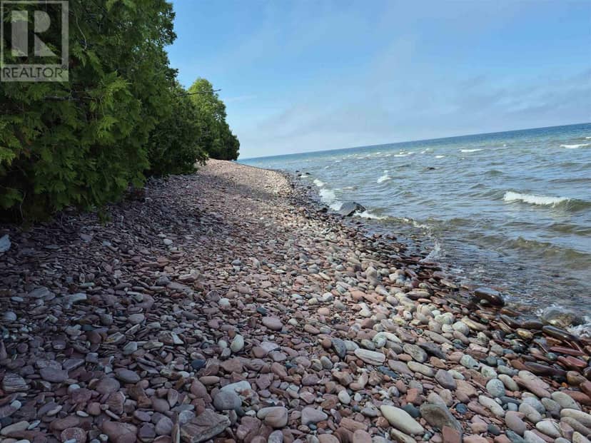 1422 Four Seasons Drive, Goulais River, photo 3
